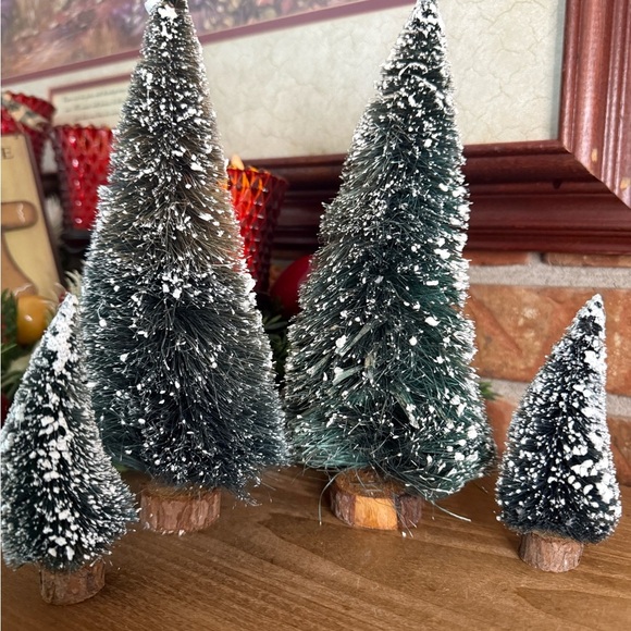 Snowy Evergreens Holiday Tree Set of 4 - Picture 4 of 7